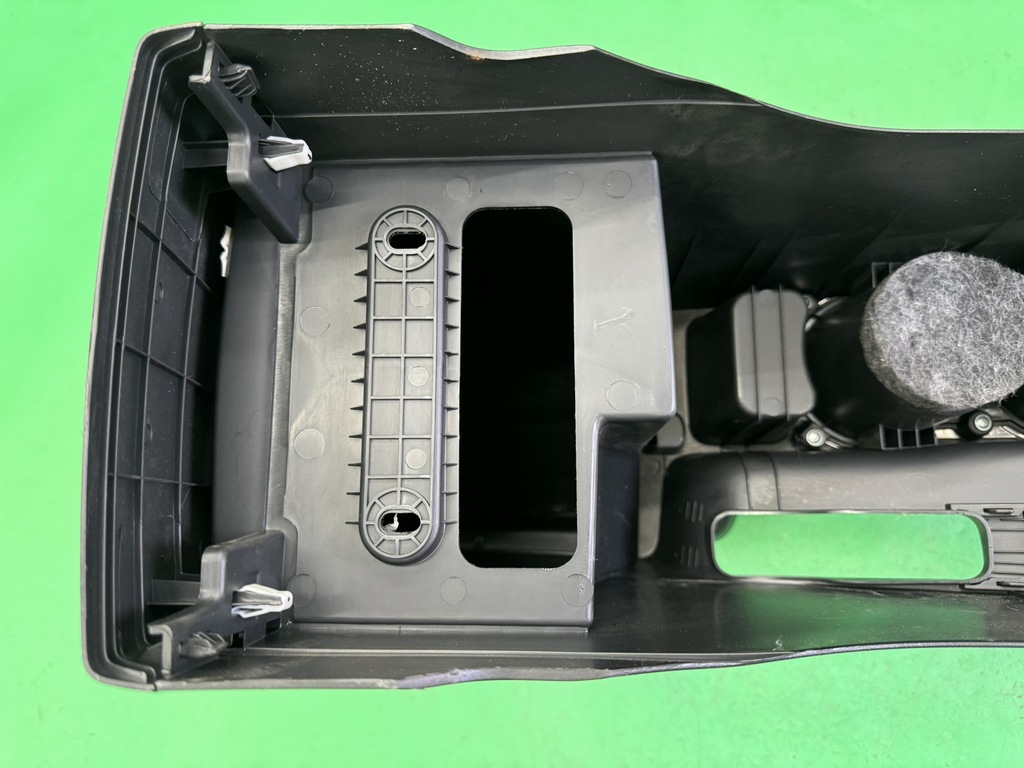 фото №9, Туннель средний подлокотник кожаный 84610-3x020 hyundai elantra v 10-16 eu