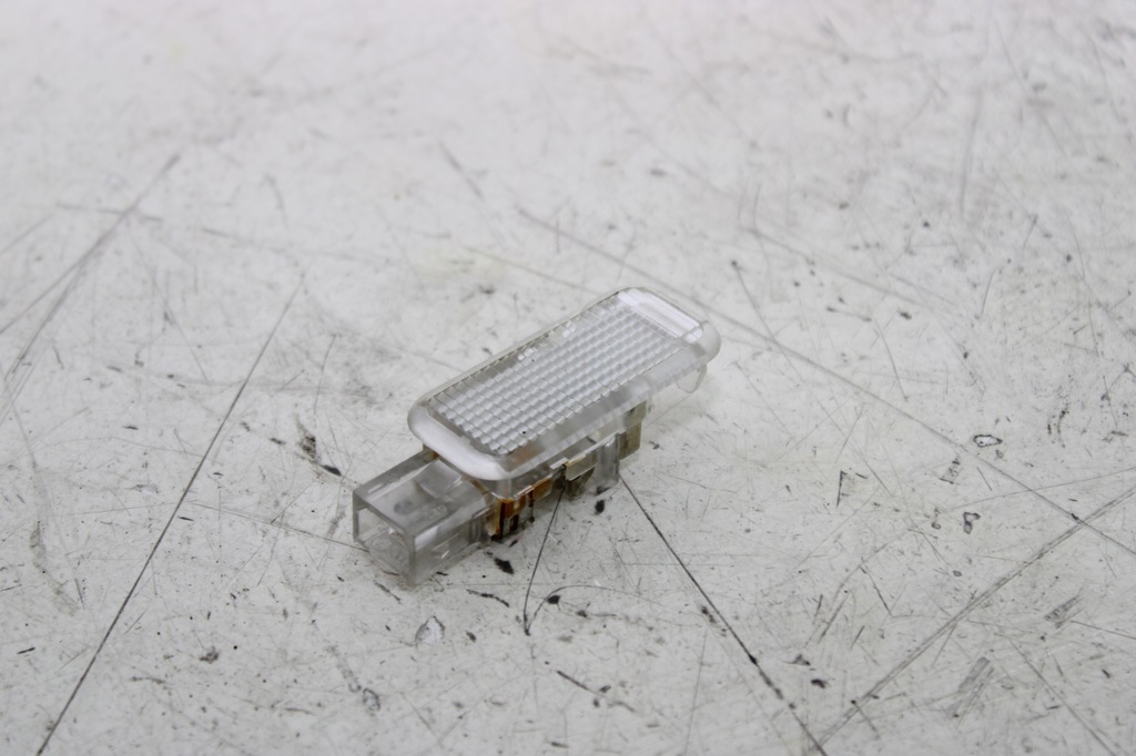 фото №1, Audi a8 d3 лампа освітлення кабіни внутрішня