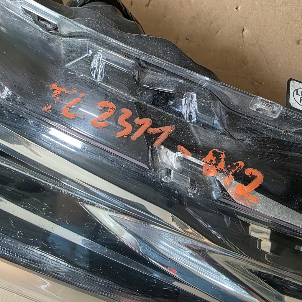 фото №10, Лампа передняя правая toyota corolla e16 e18 2013-2019r 81110-02l70