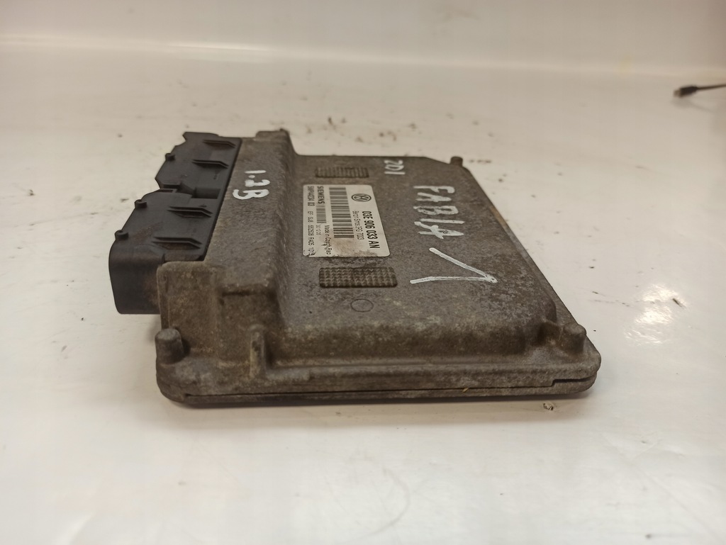 фото №6, Skoda fabia i 1.2b блок управления двигателя 03e906033an