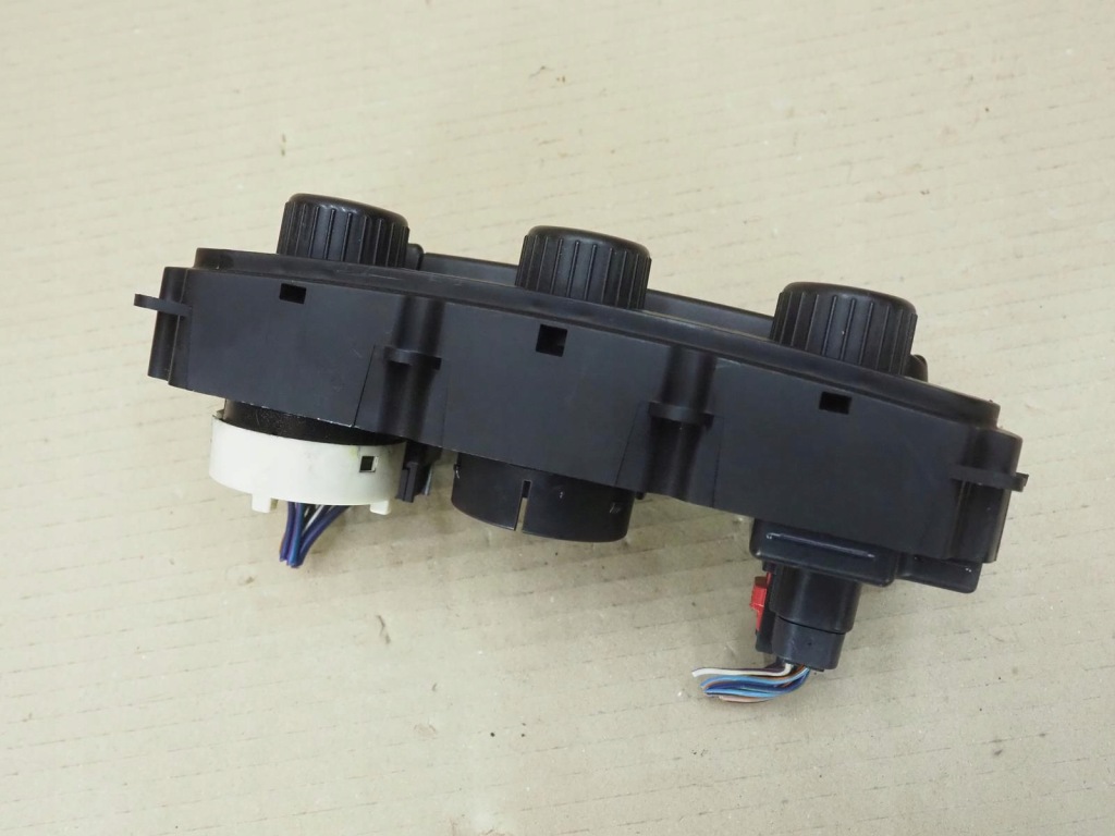 фото №12, Панель обдув кондиціонера chrysler 05005001af