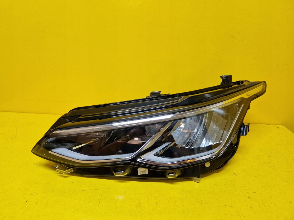 фото №1, Vw golf viii 8 лампа левая перед 5h1941005c