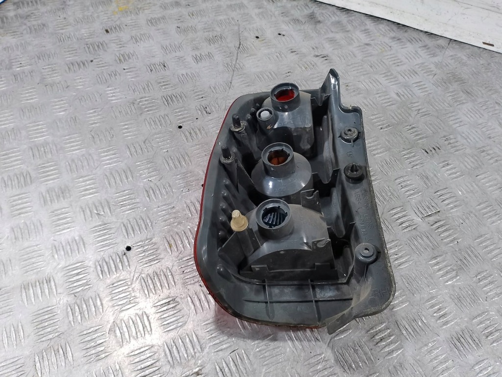 фото №4, Лампа задня права mitsubishi space star i 98-04