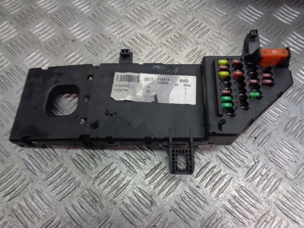 Купить Коробка предохранителей opel vectra c 13223678
