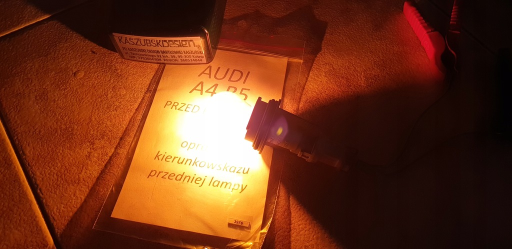 фото №13, Audi a4 b5 przed liftem цоколь поворотник лампы лампа передней перед