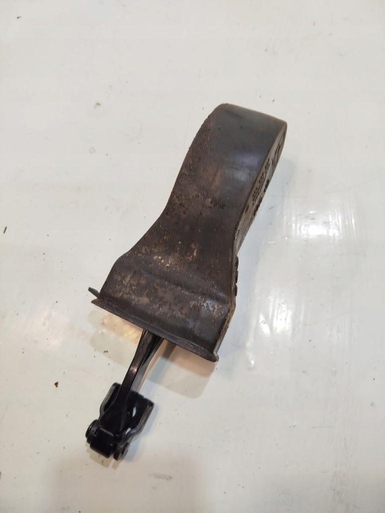 фото №1, Обмежувач двері задня vw passat b8 2.0 tdi 3g0839267