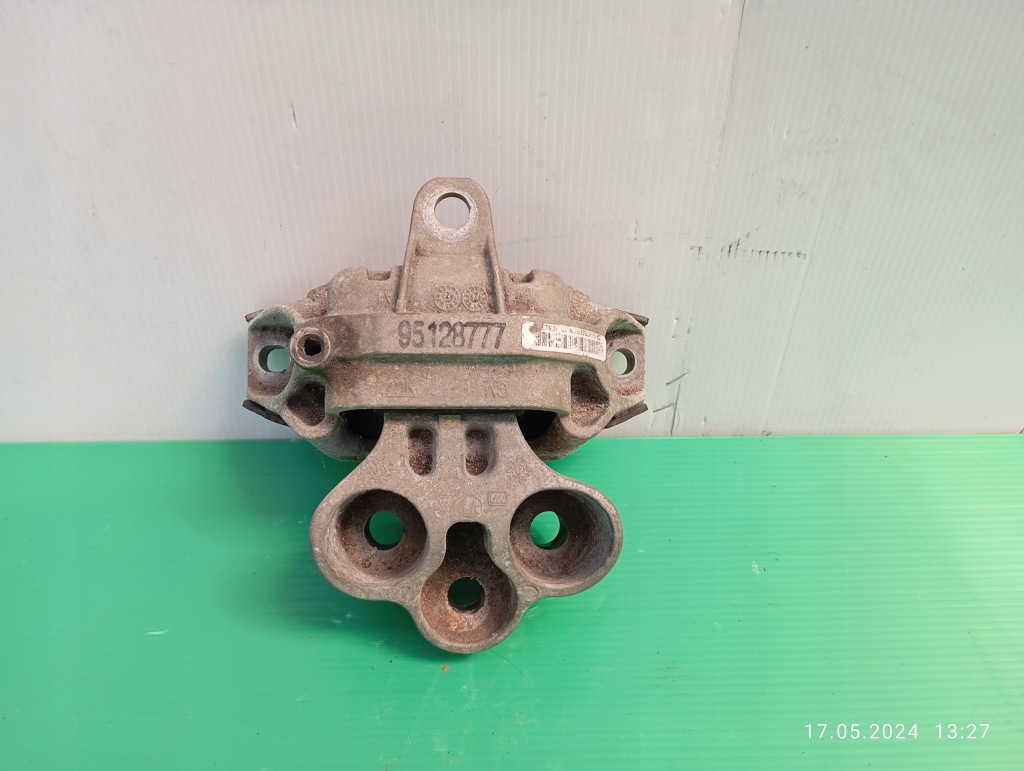 фото №1, Кронштейн подушка двигуна opel mokka 1.7cdti 95126777