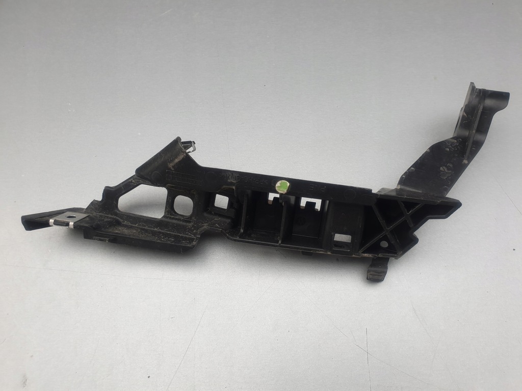 фото №1, Porsche taycan напрямна бампера передній лівий