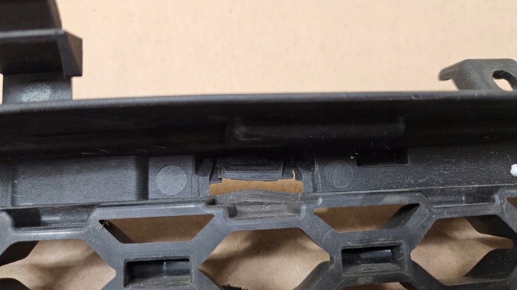 фото №7, Решётка бампера средняя jaguar f-pace hk8m-17h750