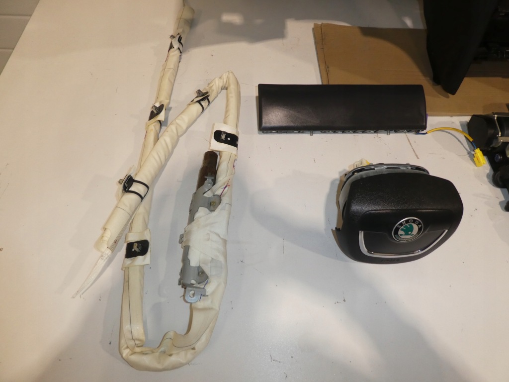 фото №11, Skoda superb ii приборная панель консоль подушка безопасности шторки безопасности ремни