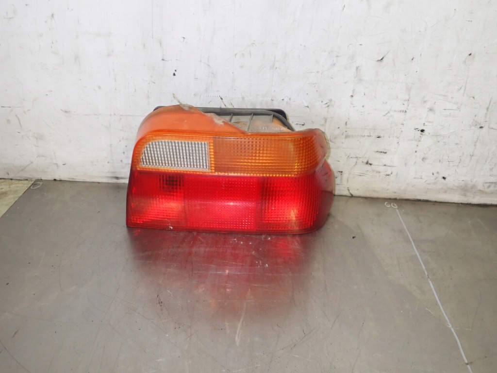 Купити Лампа права задня ford escort 1.3