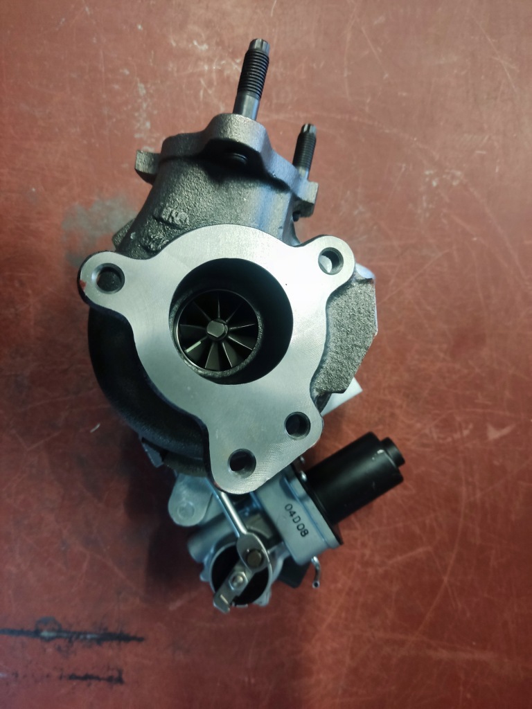 Турбонагнетатель toyota land cruiser v8 17201-51030 nowa Оригинал