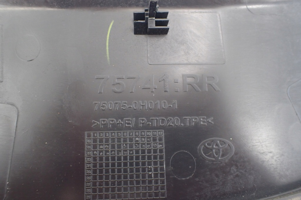 фото №7, Toyota aygo x молдинг дверь правый задняя 75075-0h010-1