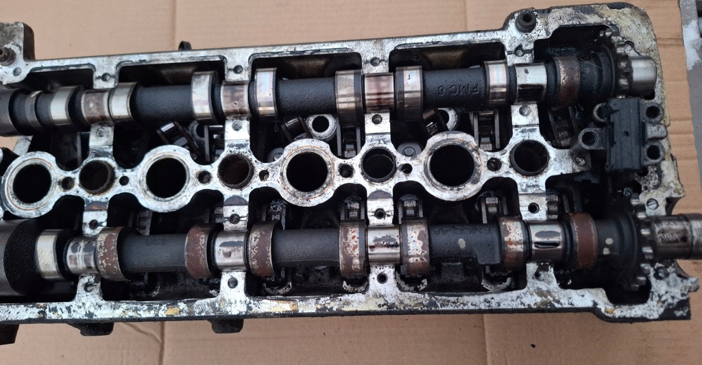 Головка комплект  з розподільчі вали citroen peugeot 2.2 hdi 9651569780 в Україні