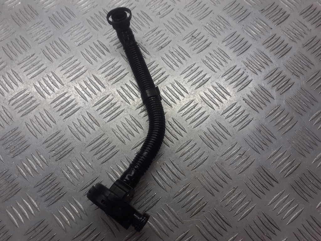 фото №1, Вентиляция картера vw polo iv 9n 1.2 12v 03e103765c