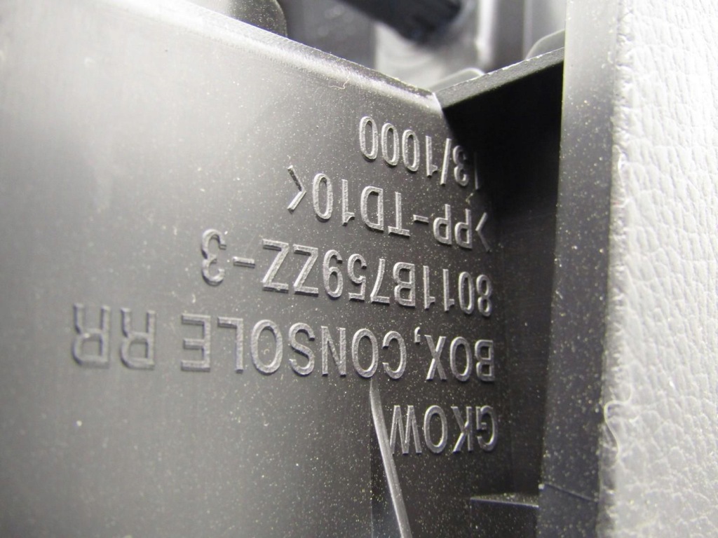 Подлокотник кожаный бардачок mitsubishi eclipse cross 8011b759 с Разборки