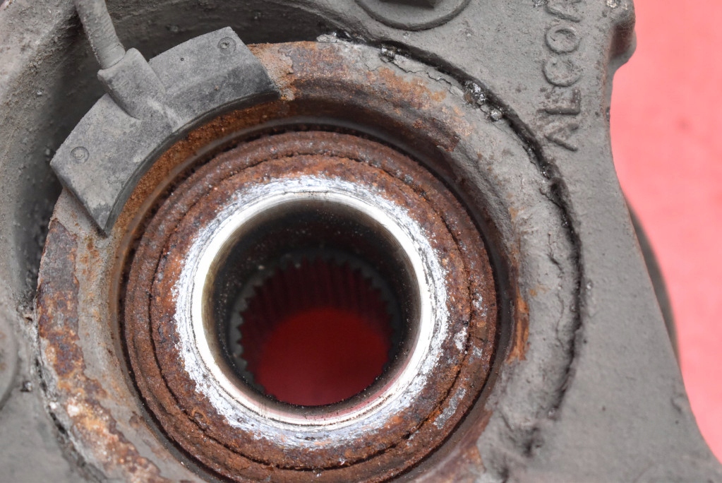 фото №10, Поворотный кулак ступица левая перед chevrolet hhr 1 i 2.4 b 172 km 05-11