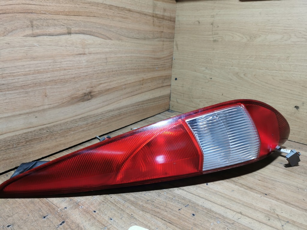 фото №1, Лампа права задня mondeo mk3 kombi
