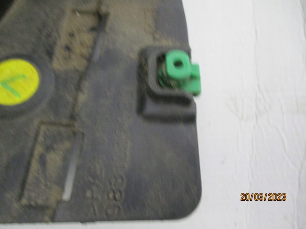 фото №11, Подкрылок citroen c4 iii 9831256780 9831256680