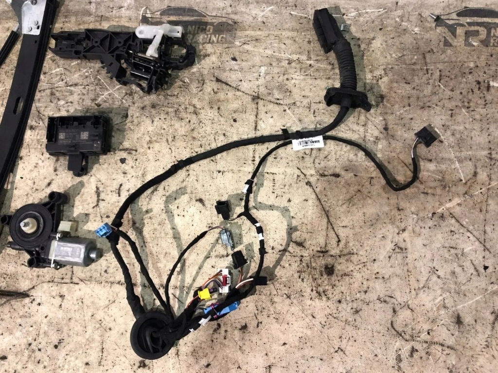 фото №2, Запчасти дверь правый перед seat leon iv