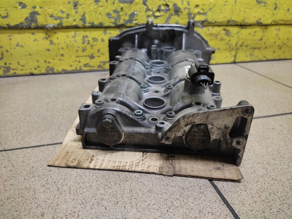 Skoda fabia 1 1.2 крышка клапанов валы 03e103475h в Украине