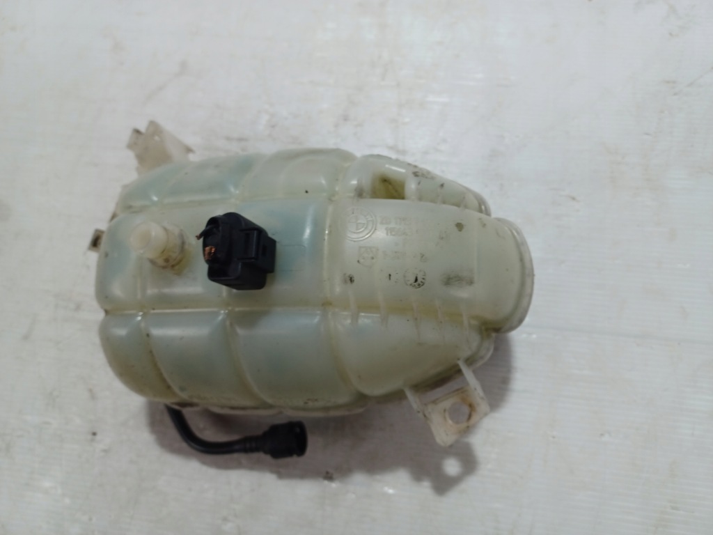 Bmw f20 f30 бак розширювальний 7609468 в Україні