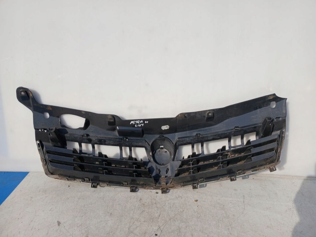 Решётка  решётка радиатора впуск решётка opel astra h 3 рестайлинг  vauxhall 13225788 13225789 в Украине