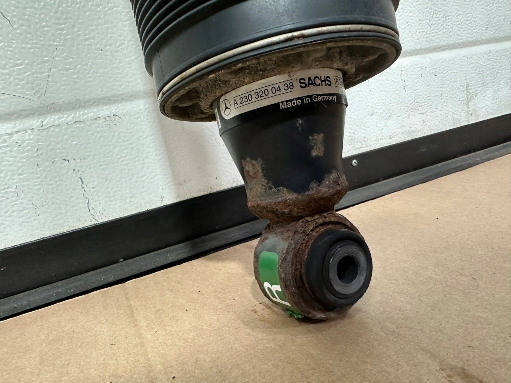 Амортизатор правая  задний, abc, задний mercedes sl r230, w230 sl550 рестайлинг Киев