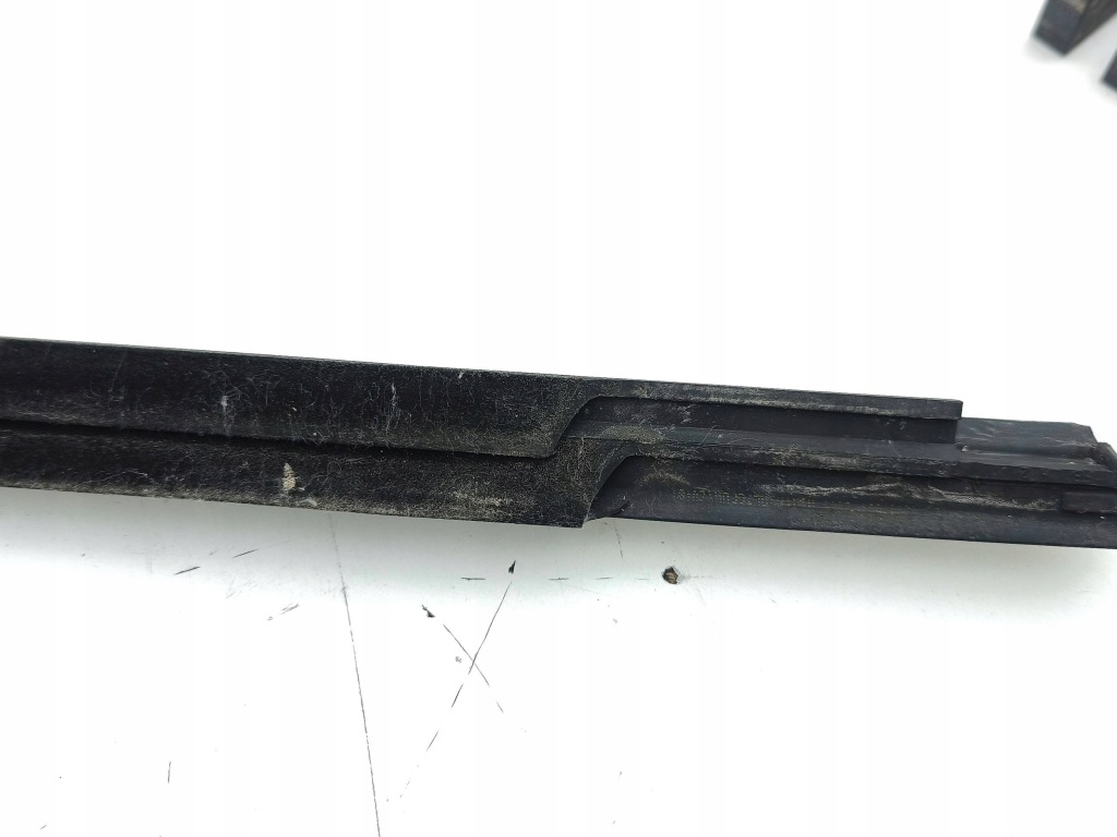 Mercedes-benz a w177 2019 молдинг скло двері передніх 1060001641 в Україні