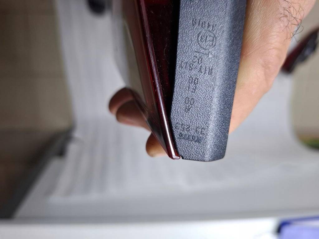 Фара задний левая lexus es 18- w крышке  задняя Цена