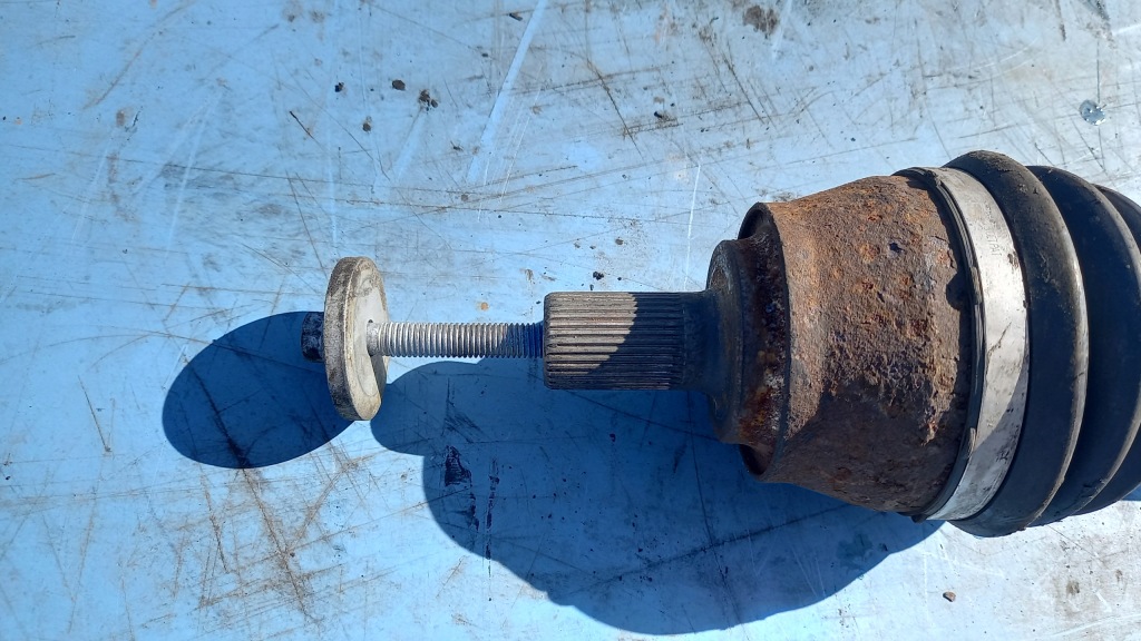 Приводной вал левая 31325960 volvo v40 v40cc d2 d3 t4 в Украине