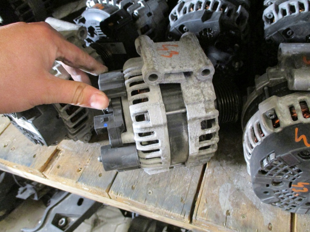 Купити 43.alternator vw skoda 06h903017t
