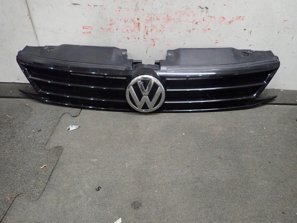 фото №1, Решітка радіатора vw jetta 2015- 5c6853655e