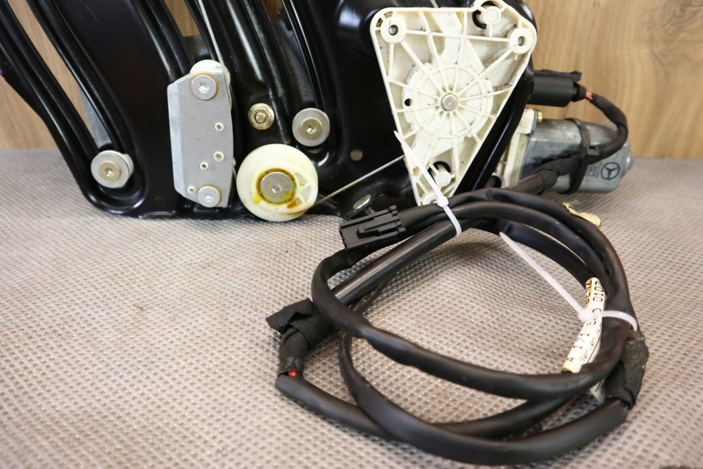 фото №4, Mercedes slk 171 r171 подъемник механизм стекло правый задняя 1716700403