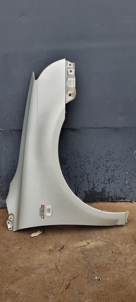 фото №1, Крыло правый перед toyota avensis t25 03-06