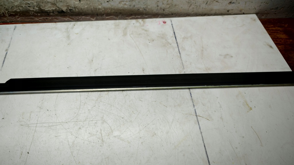 фото №9, Молдинг ущільнювач правий перед mercedes w204 c klasa