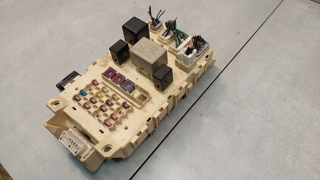 фото №5, Коробка запобіжників toyota yaris i 1.0 b