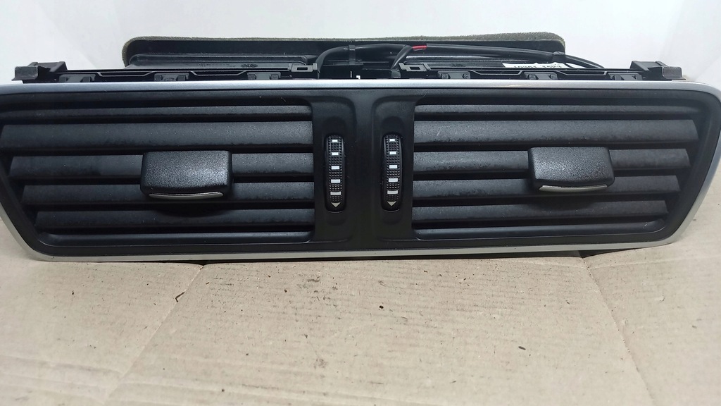 фото №10, Решётка обдув средняя skoda roomster 5j0820951e