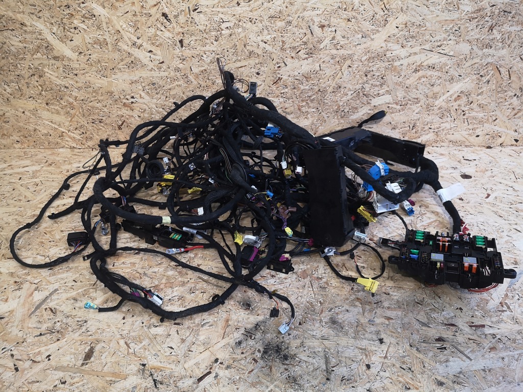 фото №1, Mercedes glb w247 електропроводка салону 2.0d автоматична коробка передач