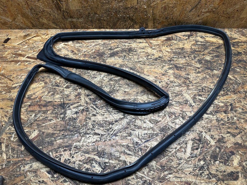 фото №1, Прокладка двері перед права wrangler jl 18-