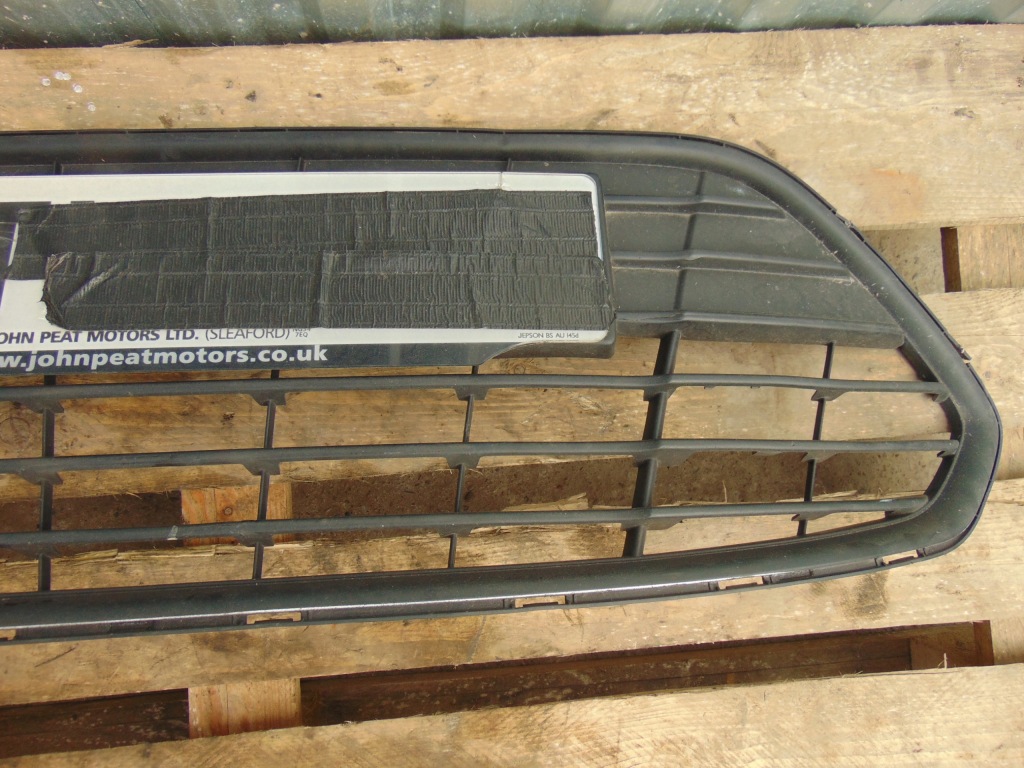 Решётка  решётка радиатора решётка ford mondeo mk4 рестайлинг Доставка
