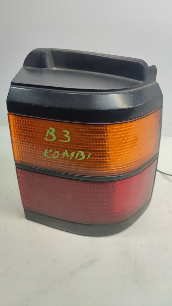 фото №1, Лампа правая задняя volkswagen passat b3 333945257