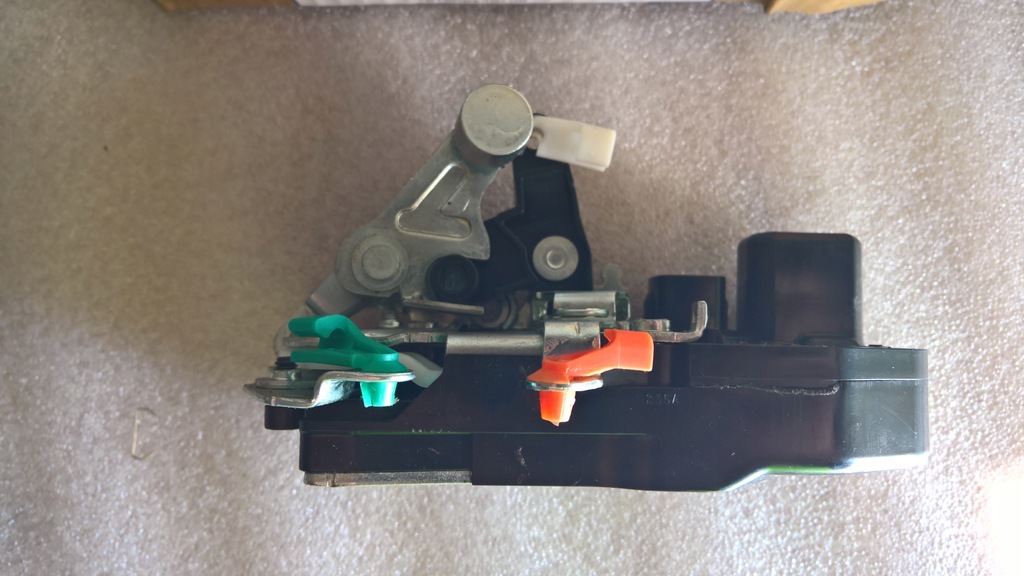 фото №6, Chrysler voyager dodge caravan 2001-07r замок двері передніх l 05109867aa