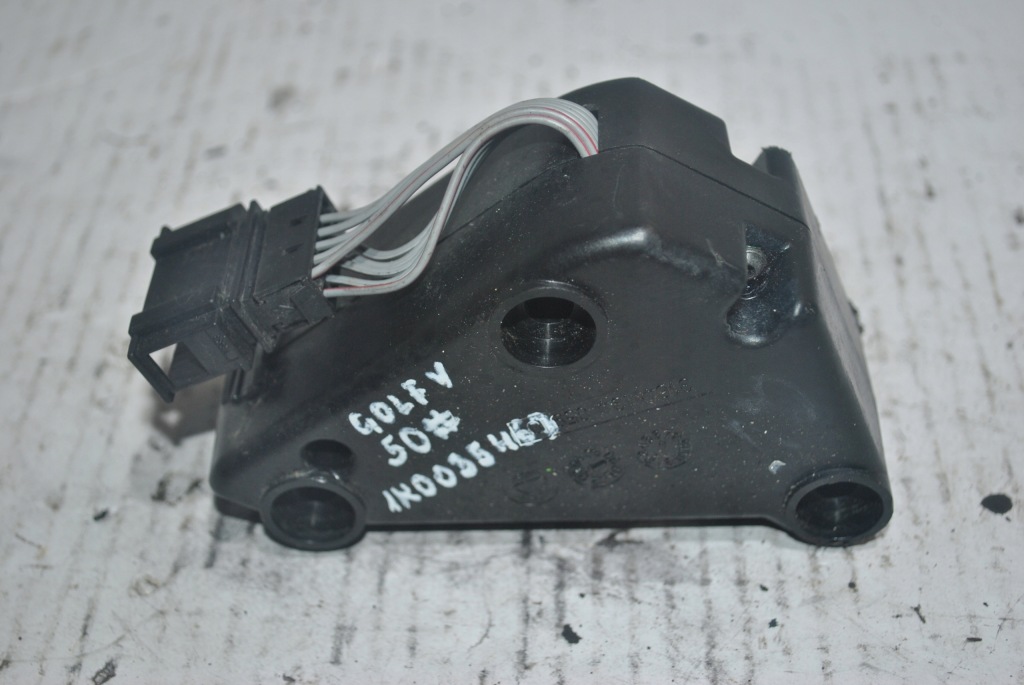 фото №1, Поворотный кулак динамика vw golf v 1k0035463c