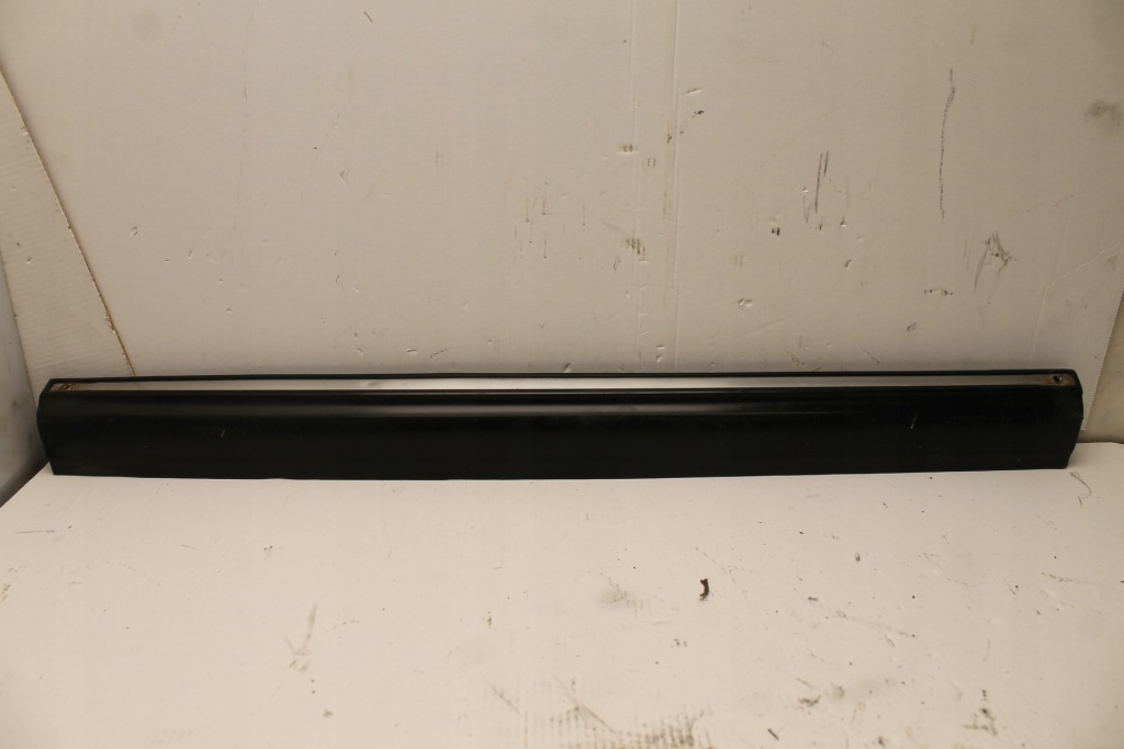 Купити Молдинг нижня задніх двері задній mercedes w123