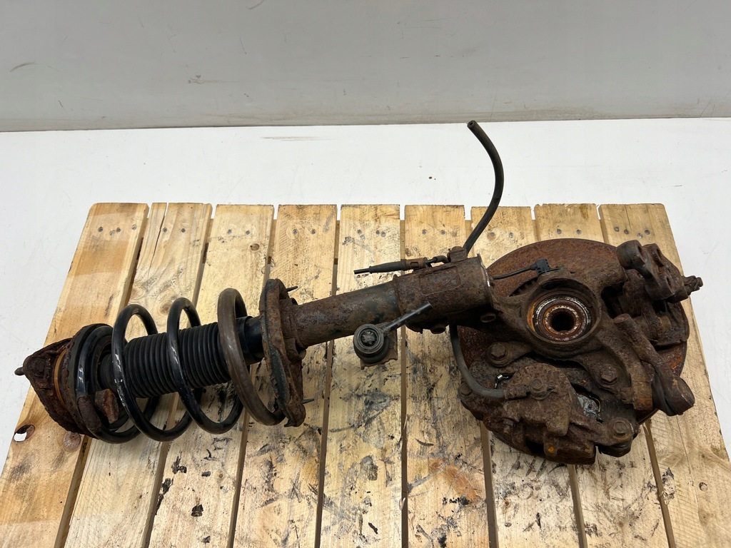 фото №5, Hyundai i30 i поворотный кулак правая амортизационная стойка 1.6 b