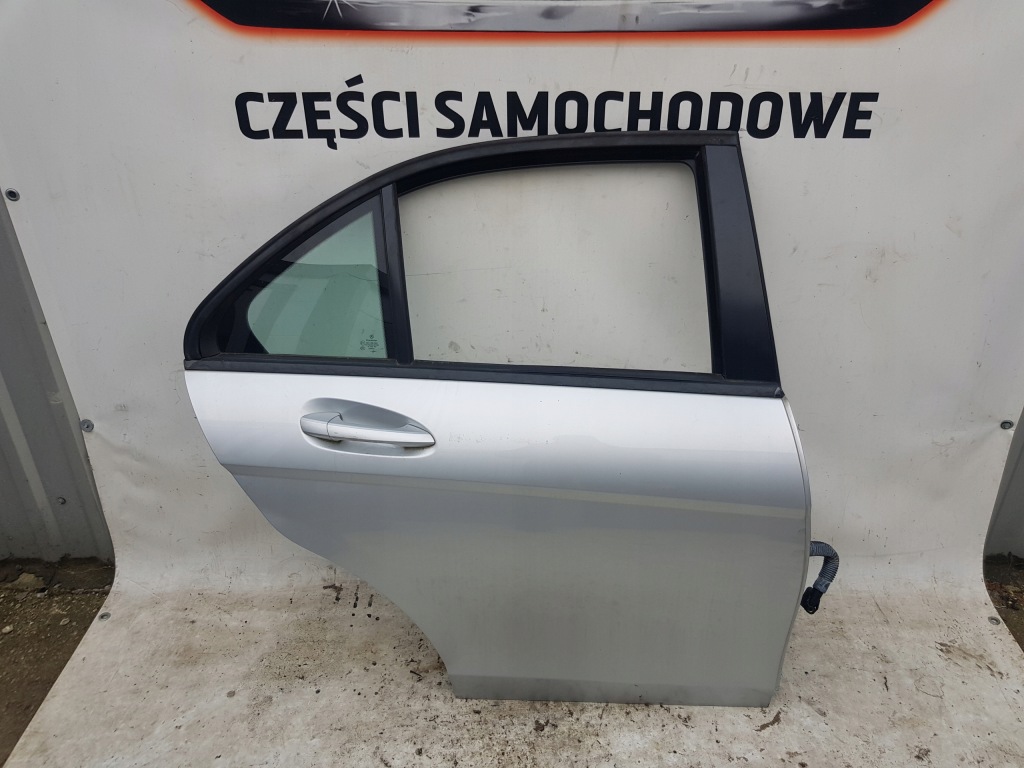 Купить Mercedes w204 дверь задний задняя правое  седан c775