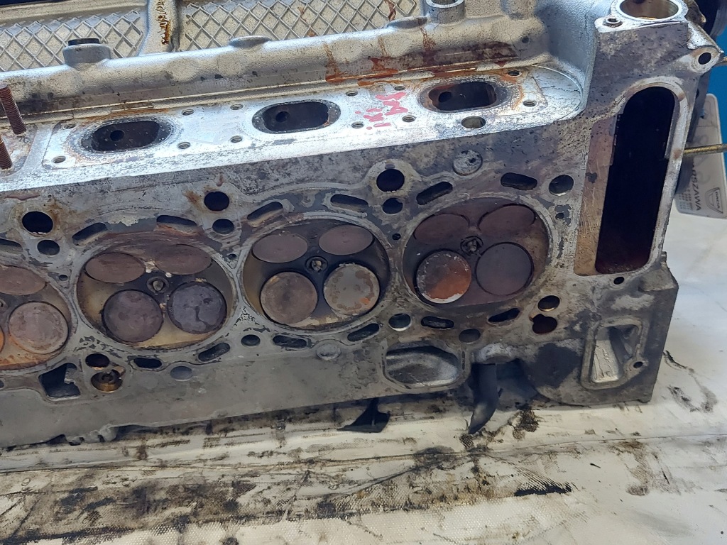 Купити Головка bmw e46 2.0 r6 1436812