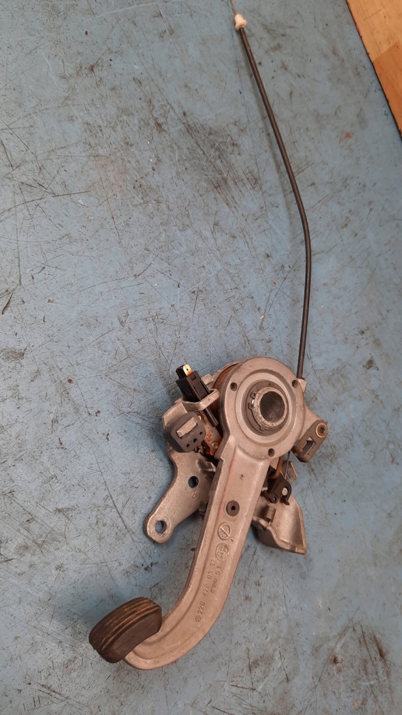 фото №1, Рычаг тормоза ручного 2204200302 mercedes w220