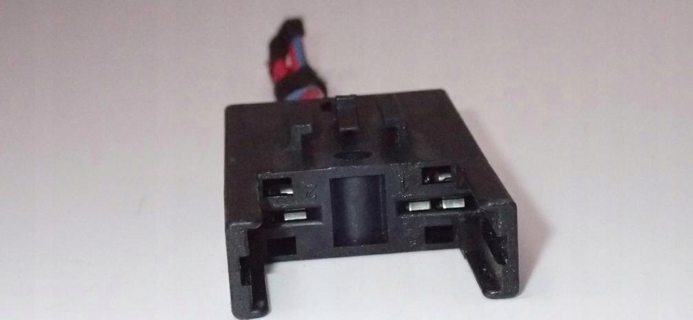 фото №5, Колодка штекер соединитель czarna 8a0937530 audi